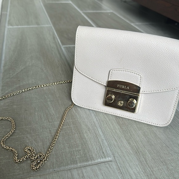 Furla crossbody bag in cream - Picture 1 of 4